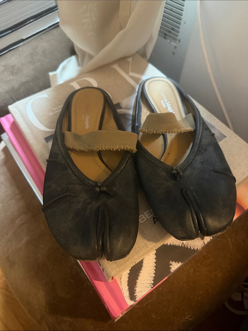 Maison Martin Margiela Black Tabi with Tan Strap - Picture 2 of 7